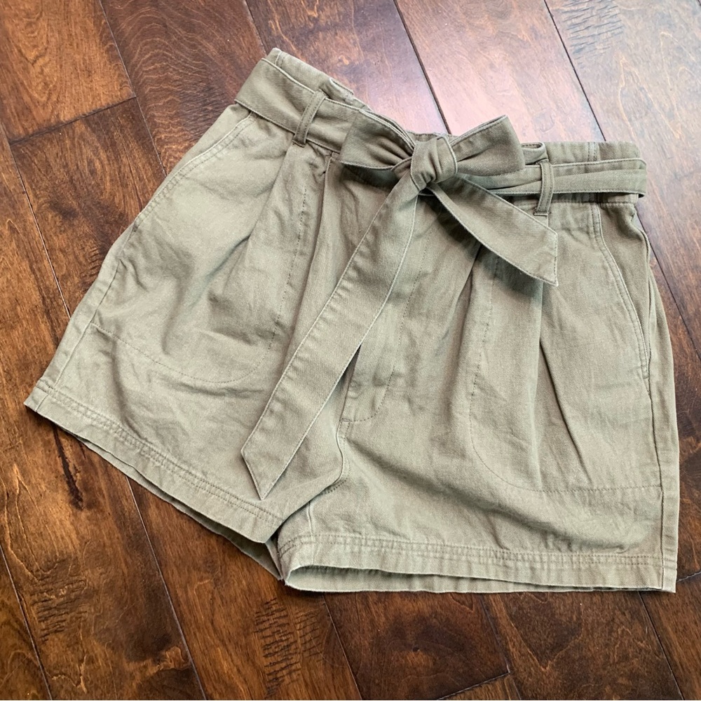 {BDG} Green Paper Bag High-Waisted Green Shorts‎ Size Large